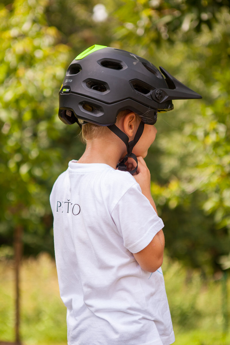 Bell Super DH a perfect MTB helmet for daring kids Peter Pech