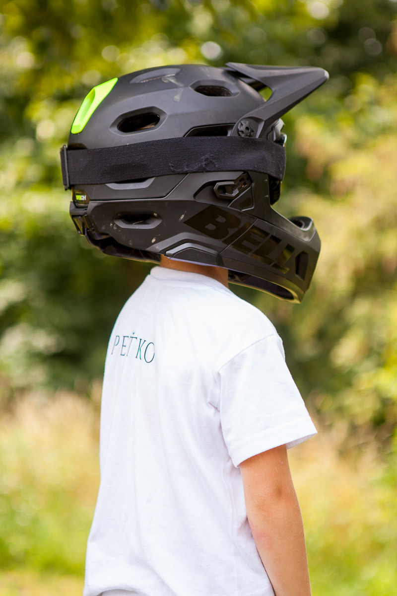 Bell Super DH a perfect MTB helmet for daring kids Peter Pech